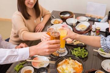お酒はお肌に悪い！？千葉駅周辺フェイシャルボディエステサロン！デコルテケアで魅力的な女性に♡